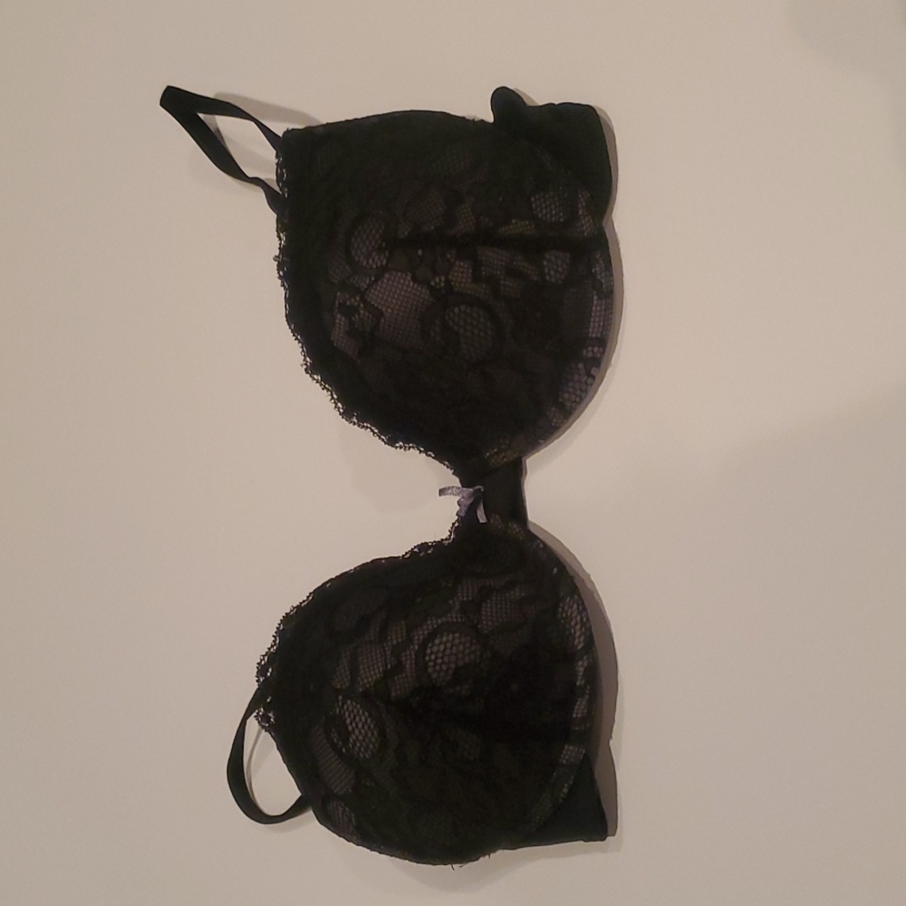 Black lace bra